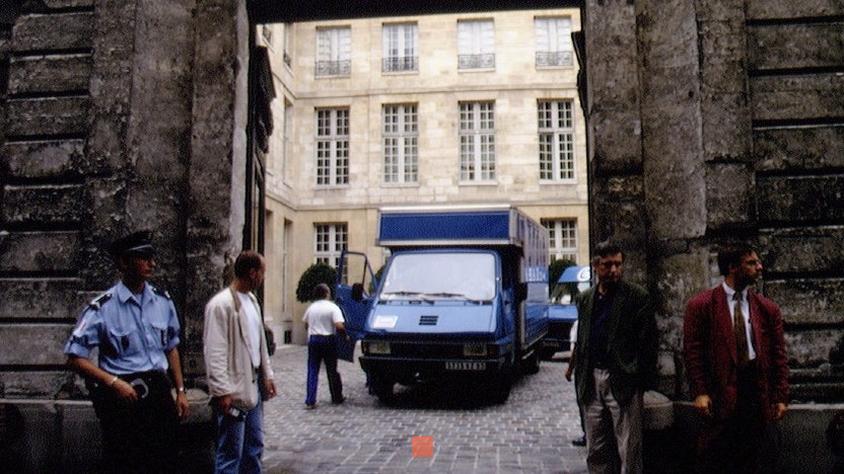 Où se trouve l'hôtel particulier de Bernard Tapie à Paris ? Découvrez son adresse légendaire dans le VIIe arrondissement !
