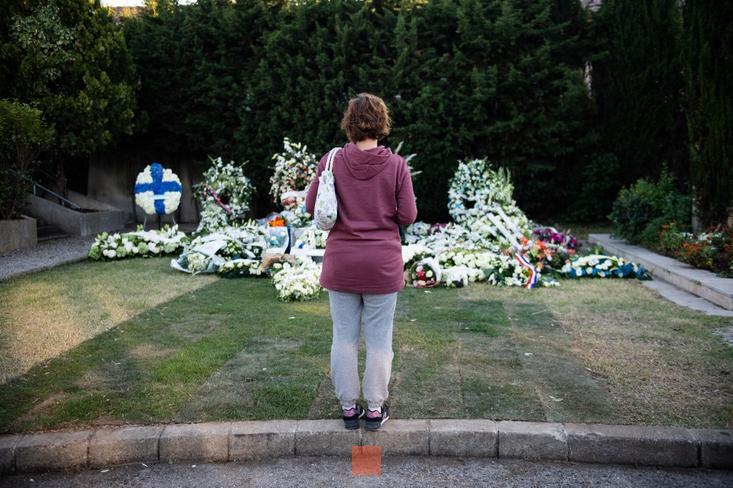 Où se trouve la tombe de Bernard Tapie à Marseille ? Découvrez le lieu de pèlerinage du Boss