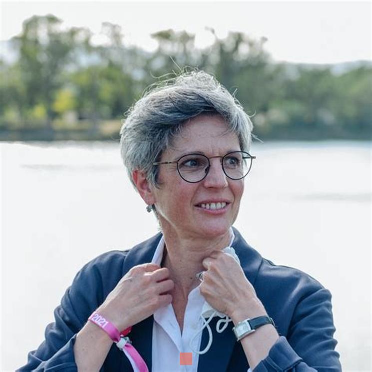 Sandrine Rousseau Écouter, née le 8 mars 1972 à Maisons-Alfort (Val-de-Marne), est une économiste et une femme politique française. Enseignante-chercheuse en sciences économiques, elle mène ses travaux dans les domaines de l'économie de l'environnement, des emplois domestiques et de la responsabilité sociétale des entreprises. Elle est vice-présidente de l'université de Lille de 2008 à 2021.