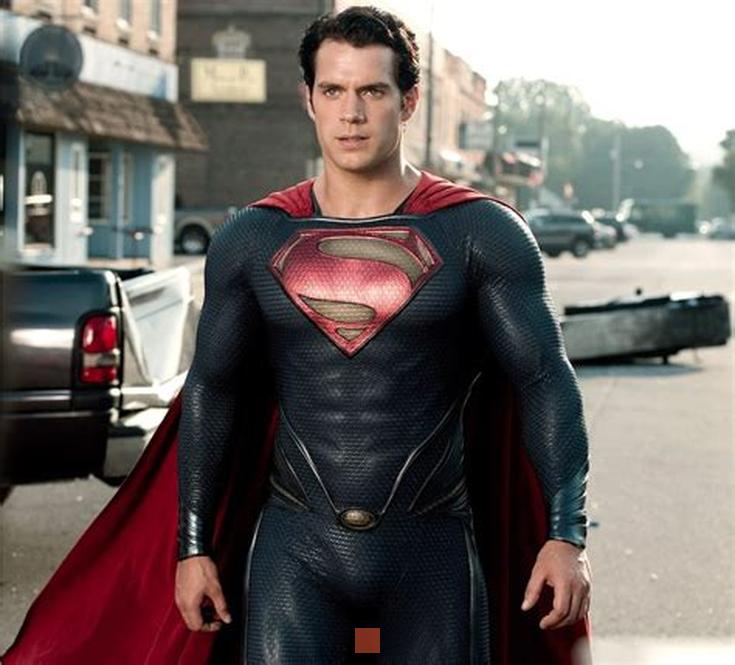 En octobre dernier, Henry Cavill a promis que Superman aurait un “avenir brillant” dans l’univers cinématographique DC. Après son apparition remarquée dans la scène post-crédits de Black Adam, l’acteur venait de confirmer qu’il allait de nouveau enfiler la cape rouge. Mais il n’en sera finalement rien. Désormais aux manettes de DC Studios, James Gunn compte désormais se focaliser sur la jeunesse du super-héros.