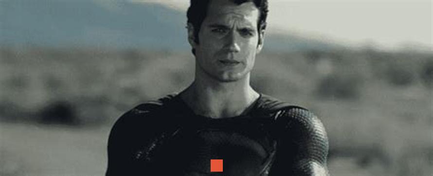 En décembre 2022, James Gunn déclare que Superman était une grande, voire la plus grande, priorité pour DC Studios[47], avant d'annoncer publiquement qu'il était en train d'écrire un nouveau film sur Superman qui se concentrerait sur une version plus jeune du personnage et ne mettrait donc pas en scène henry Cavill. Il est alors évoqué que James Gunn réalise également le film et que celui-ci ne raconterait pas les origines de Superman[48], mais plutôt d'un jeune reporter interagissant avec des personnages clés, tels que <a href="/wiki/Lois_L
