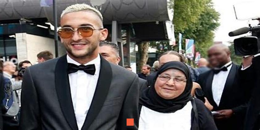 La nouvelle du mariage de Hakim Ziyech (30 ans) et star de l’équipe nationale du Maroc a fait le buzz sur les réseaux sociaux ces dernières heures. Une source fiable a révélé au site « Ralia » que l’information sur le mariage de Hakim Ziyech est bien « vraie », soulignant que sa femme est d’origine marocaine et préfère rester loin des projecteurs.