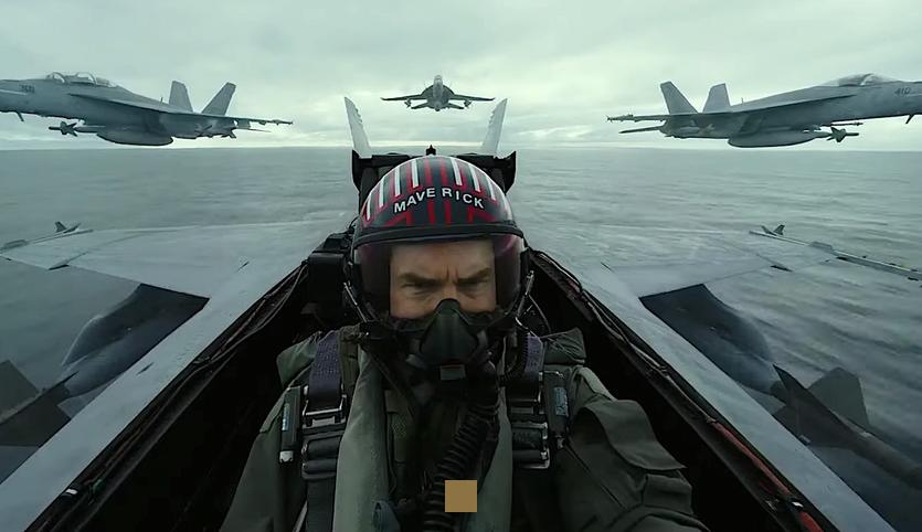 Did tom cruise fly a jet in top gun 2