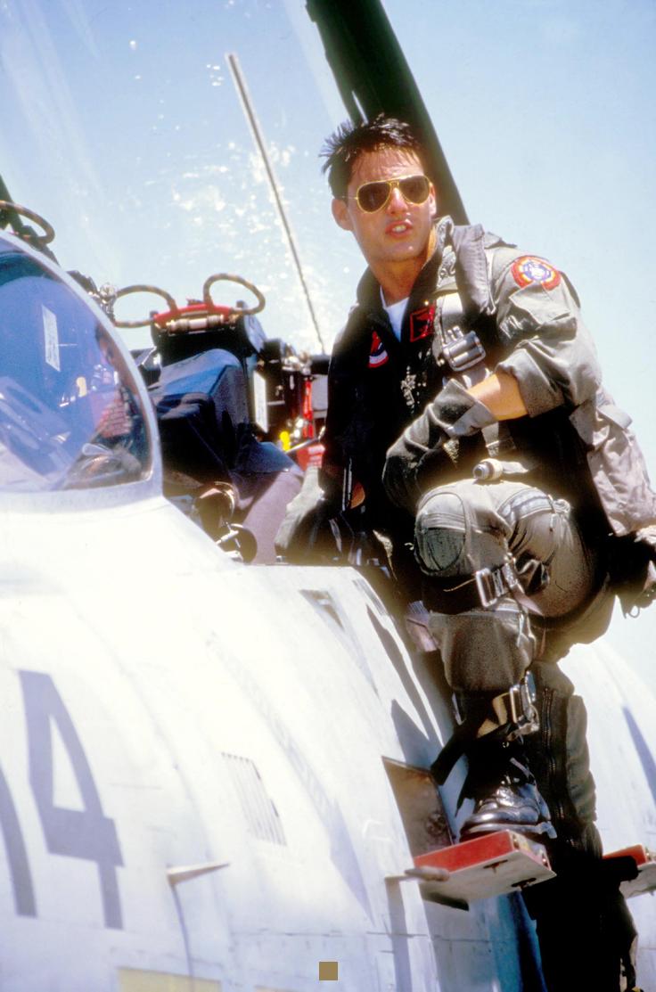 Did tom cruise fly in top gun 2