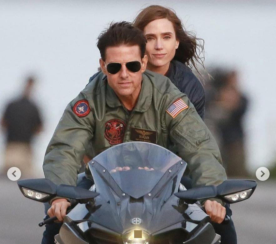 Did tom cruise fly planes in top gun 2