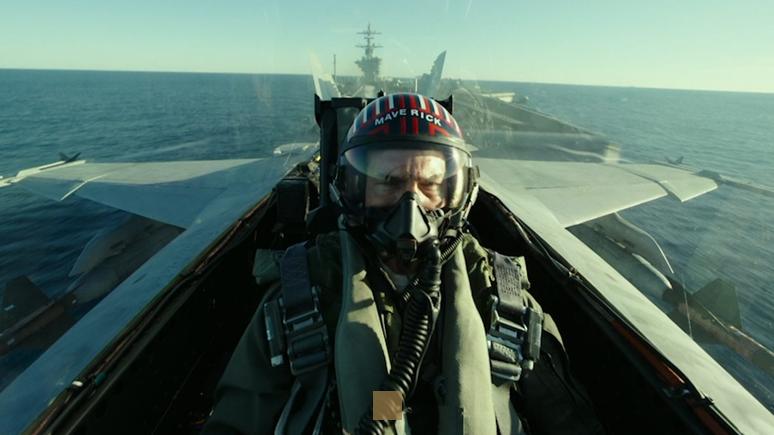 Did tom cruise fly the f14 in top gun 2