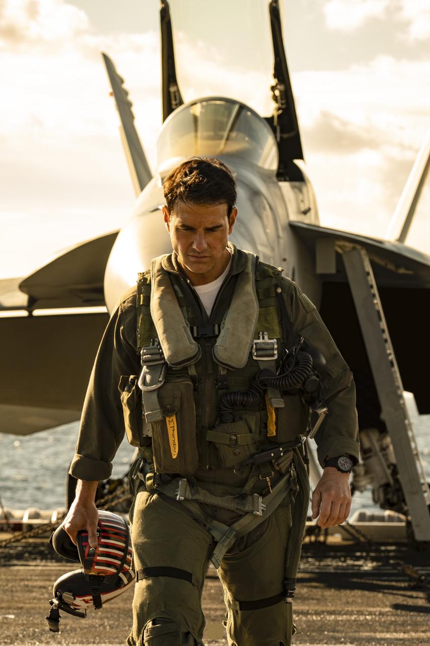 Did tom cruise pilot in top gun 2