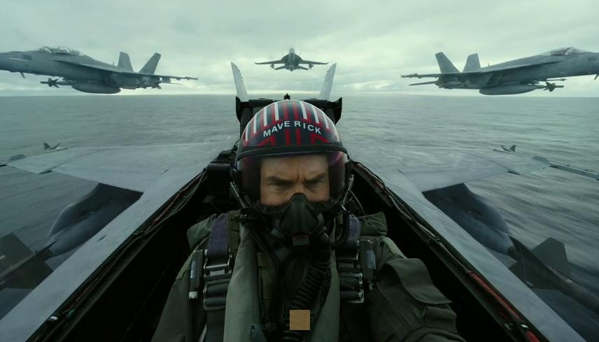 Do the actors fly in top gun 2