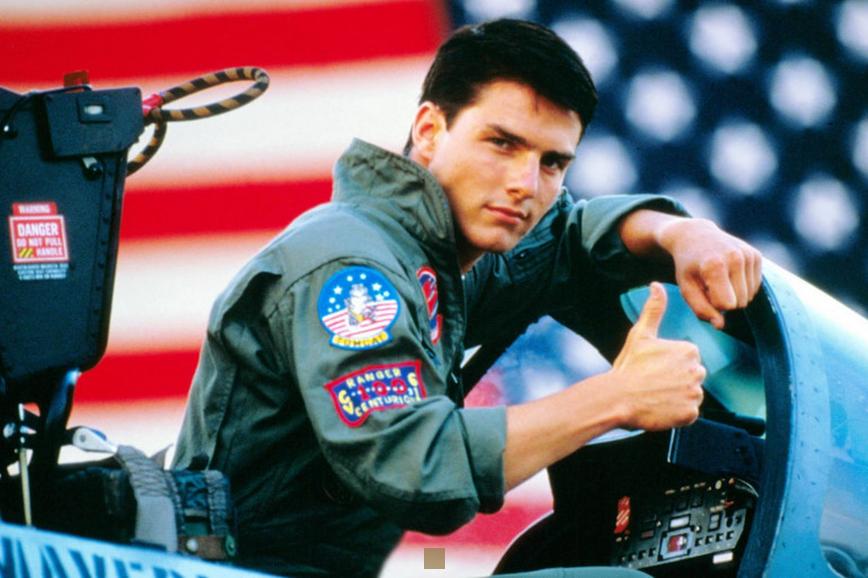 Est-ce que tom cruise pilote dans top gun