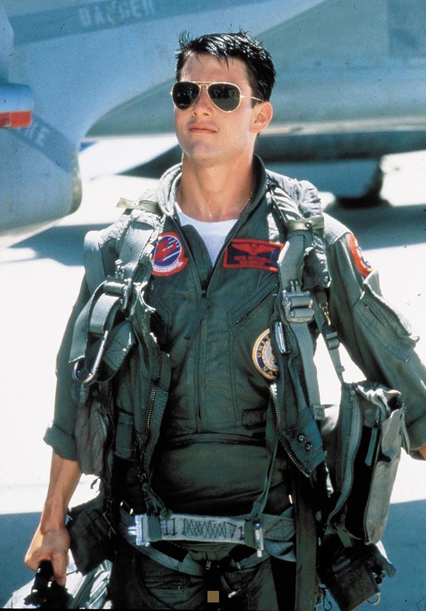 Est-ce que tom cruise pilote dans top gun