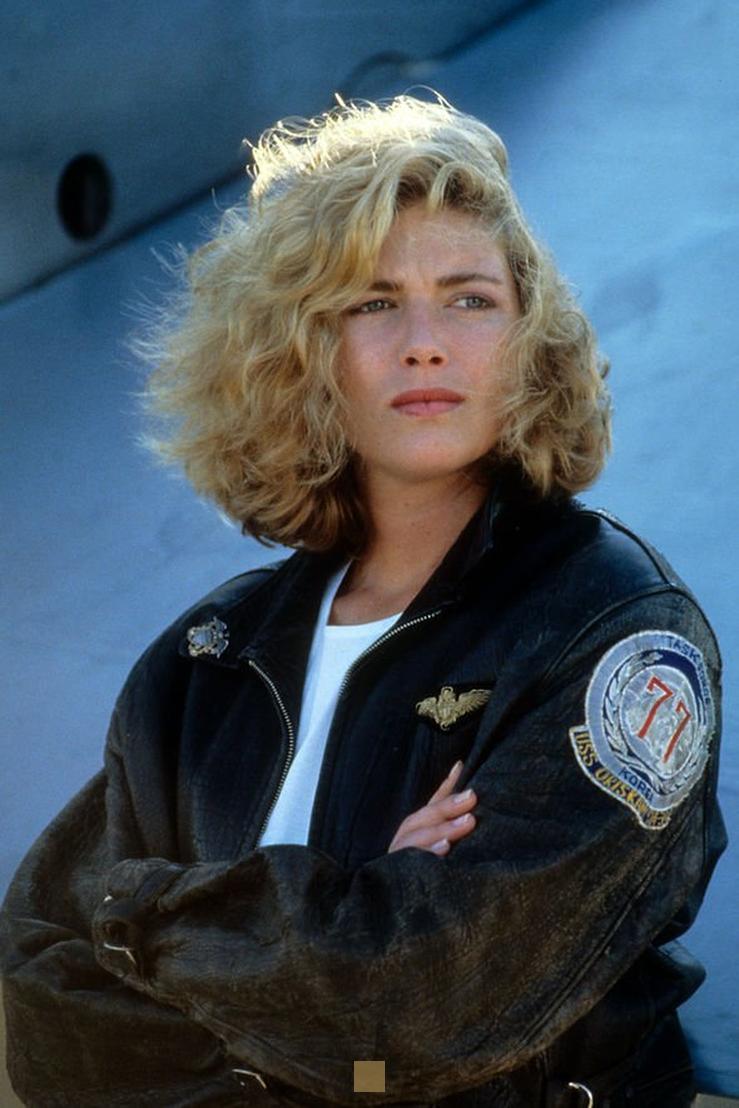 Is kelly mcgillis in top gun 2