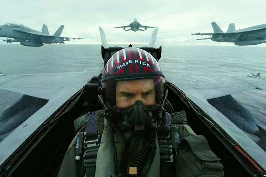 Was tom cruise flying in top gun 2