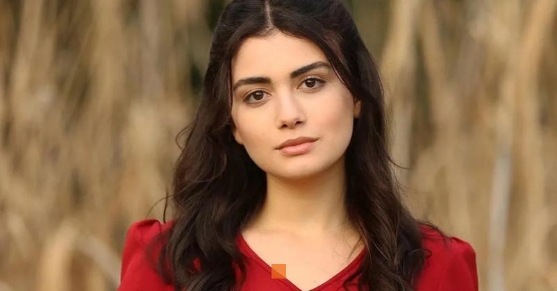 Özge Yağız biographie